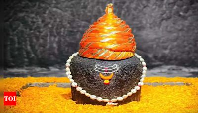 10 Things to offer on Shivlinga to seek blessings of Lord Shiva | - Times of India