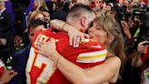 Travis Kelce, pareja de Taylor Swift, extiende su contrato con Chiefs