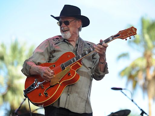 Duane Eddy, pioneering guitar hero and Rock and Roll Hall of Fame member, dies at 86