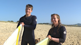 Dos surfistas salvan a siete personas de ahogarse en la playa de Porto do Son