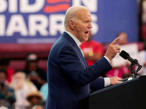 Michigan Crowd Chants in Support of Biden Amid Pressure: ‘Don’t You Quit’