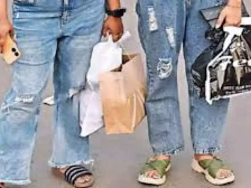 For 2nd day, Mumbai college turns away students defying dress code | Mumbai News - Times of India