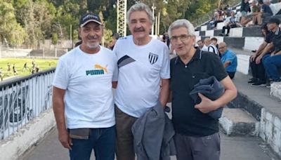 Carlos Rojas, una visita de lujo para alentar a Gimnasia y Esgrima