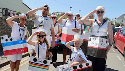 Sun shines as thousands come out for south coast's premier carnival parade