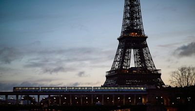 French minister ups ante in Eiffel Tower Olympic rings row