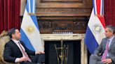 La Nación / Hay apertura para dar solución justa al tema hidrovía, dice Latorre tras reunión en Argentina