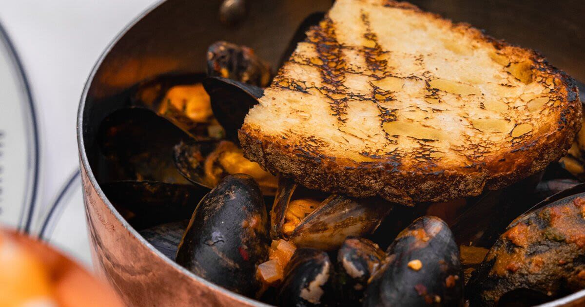 Italian restaurant chain shares quick recipe for mussels arrabbiata