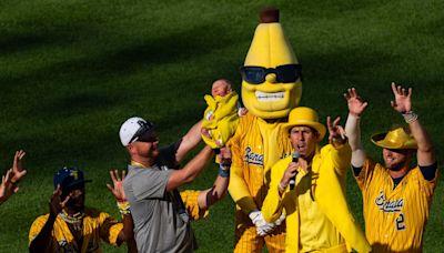 WATCH: Savannah Bananas mimic Bills Mafia tailgate staple in Buffalo series finale