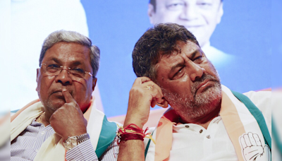 'Step Down, Make Way For DK Shivakumar,' Vokkaliga Seer Urges Siddaramaiah