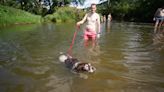 Brits flock to beaches to bask in glorious sunshine as temperatures to reach 29C