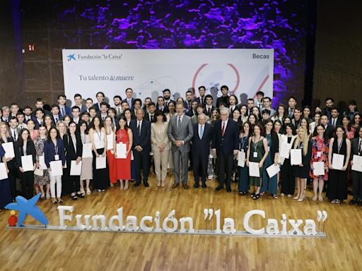 La Fundación 'la Caixa' entrega 100 becas de posgrado en el extranjero, 'la lotería de muchos millones' que premia la excelencia