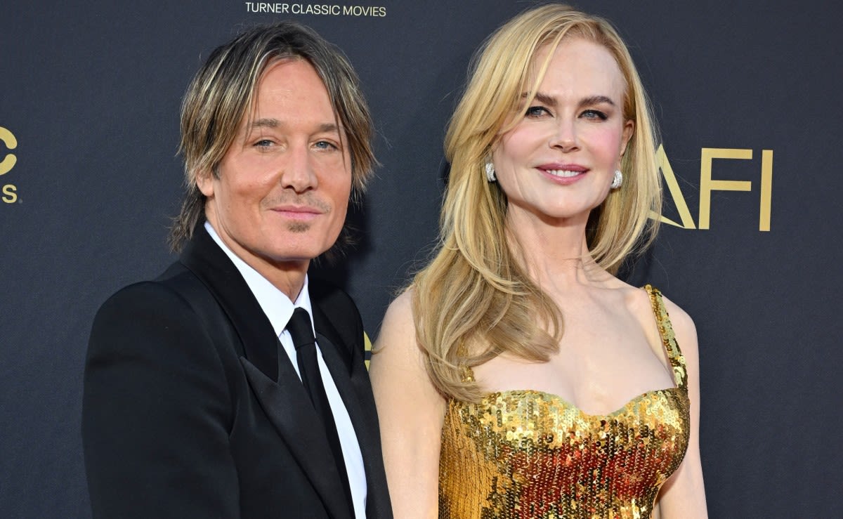 Keith Urban and Nicole Kidman Pose for Rare Photo With Their 2 Teenage Daughters