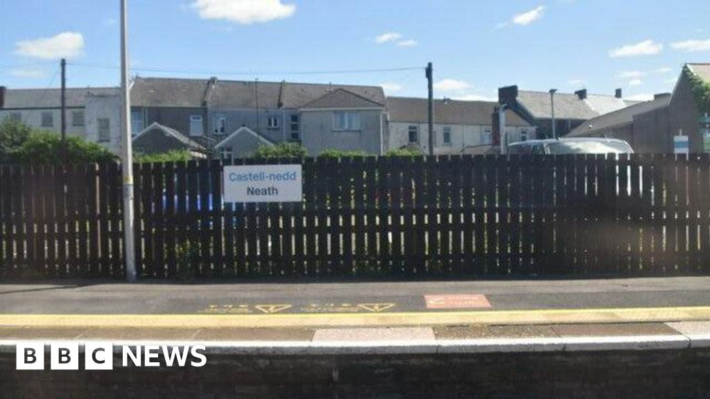 Neath train station exposure incident sees police hunt two men
