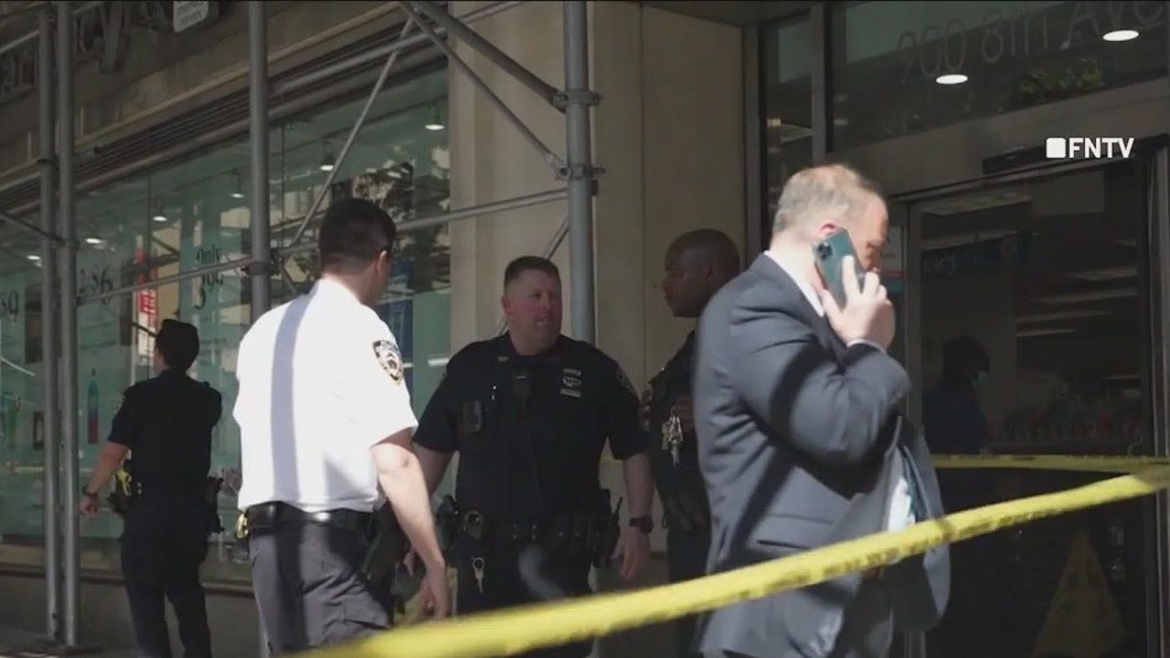 Man stabbed in torso, arm outside Duane Reade in Hell's Kitchen: NYPD