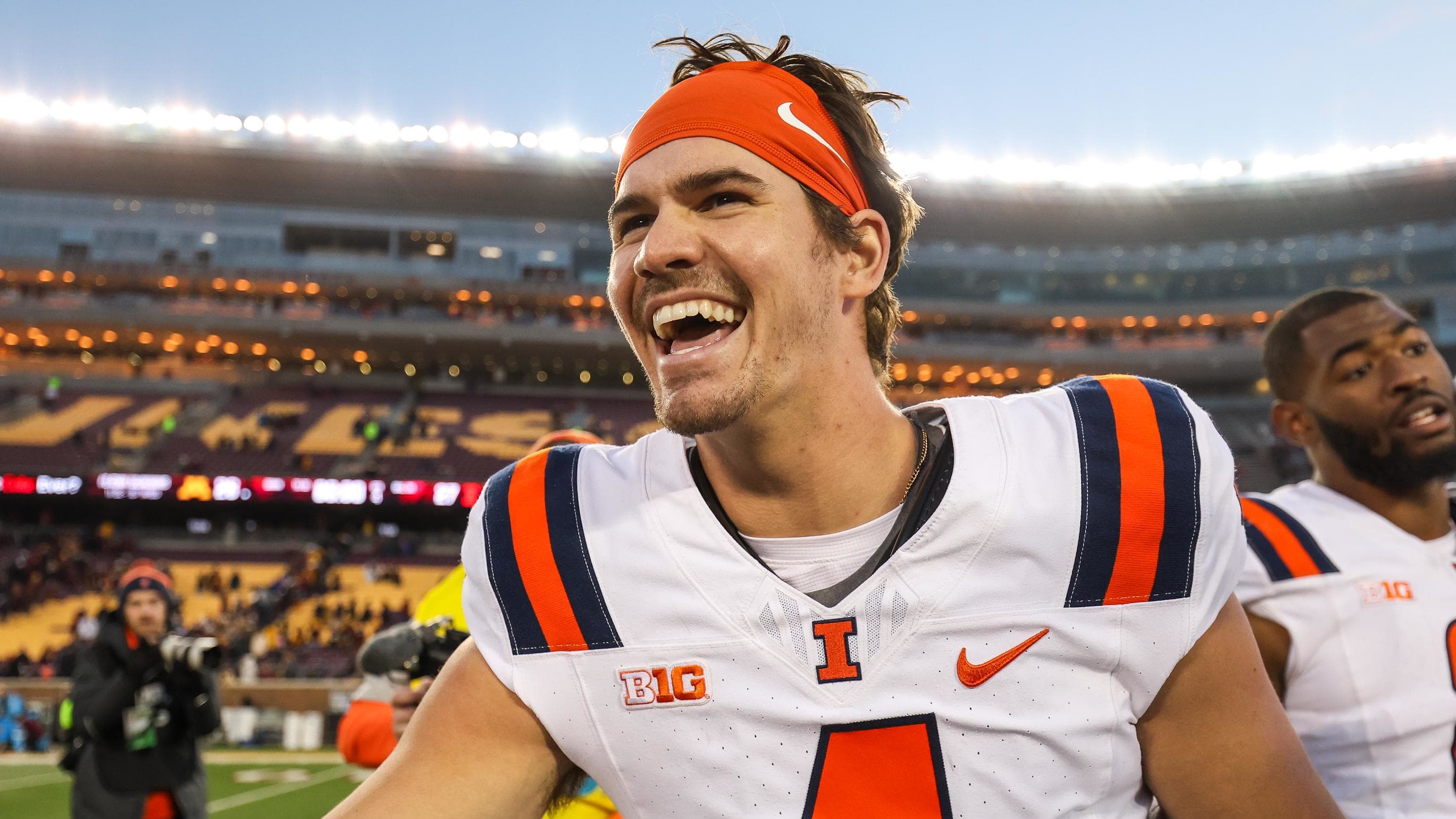 Atlanta Falcons Sign 10 Free Agents Including Illinois QB