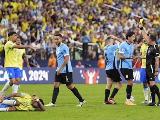 ¡Escalofriante entrada a Rodrygo y roja a Nández!