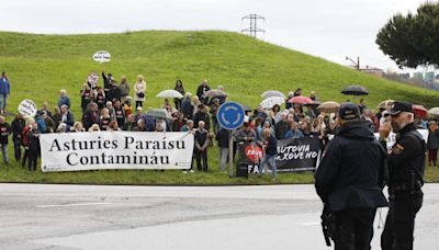 El oeste se rebela contra el vial de Jove en superficie: "¡Ministro, escucha, Gijón está en la lucha!"