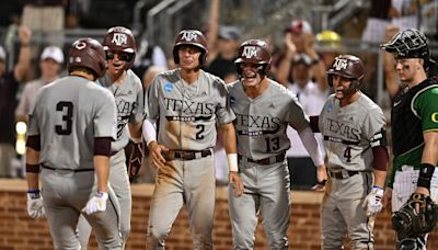 Texas A&M baseball vs Florida final score: Home run robbery helps Aggies to College World Series win