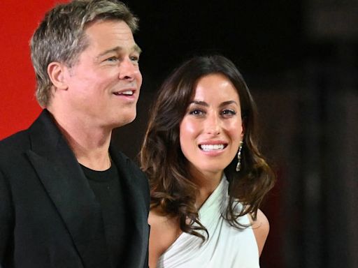 Brad Pitt presentó a su nueva novia que tiene 30 años menos: las fotos