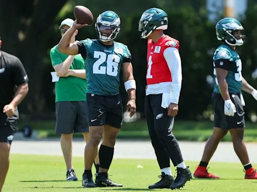 Eagles practice observations: WR depth concerns; first look at rookie CBs Quinyon Mitchell and Cooper DeJean