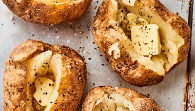 I Can’t Stop Making These Super-Creamy “English Jacket Potatoes” (No Other Baked Potato Recipe Tops It)