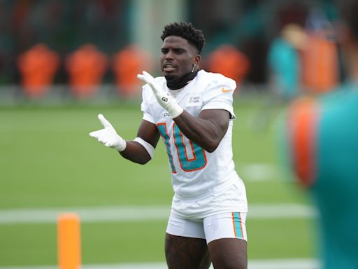 Tyreek Hill, Dolphins restructure deal to give WR $106.5 million guaranteed over four years