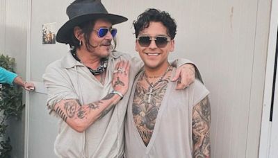 Christian Nodal presume foto con Johnny Depp y desata la locura en redes: "el 'Nodalverso' existe"