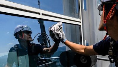 Photos: South Korea's skyscraper window cleaner with a fear of heights