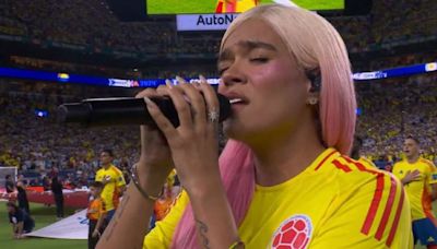 Karol G canta el Himno Nacional de Colombia en la final de la Copa América