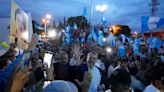 Guatemalans rally on behalf of president-elect, demonstrating a will to defend democracy