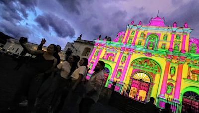 Luces inundan calles de Antigua Guatemala: celebran 500 años de la ciudad colonial