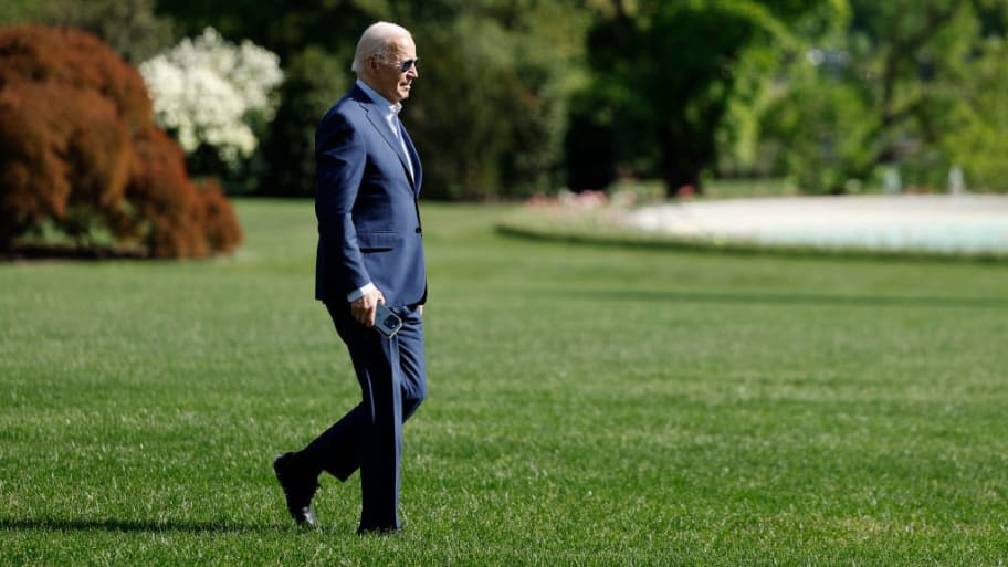 Biden No Longer Walks Alone to Marine One Alone for a Reason