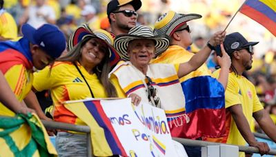 Videos: hinchas colombianos contagiaron de la fiebre Tricolor a Policías estadounidenses que sacaron “los permitidos”