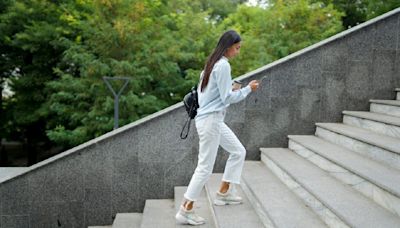 Un pequeño paso para la rutina, un gran paso para la salud: los beneficios de usar escalera en vez de ascensor