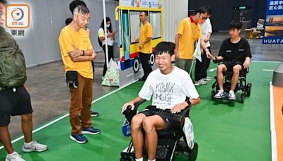 樂齡科技展覽逾百人參加 學生體驗長者輪椅消除過往誤解