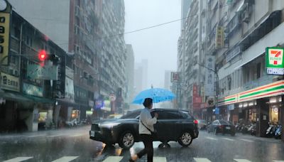 鋒面影響高雄大雨磅礡 上午11時已達豪雨等級