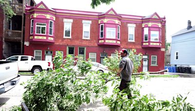 Chicago hit by derecho, 160,000 still without power