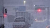 Fuertes nevadas en el centro de Japón bloquean carreteras y paralizan vuelos y trenes