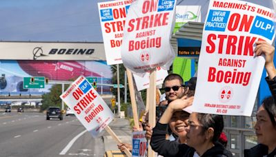 Boeing Watchers Say Possible Equity Sale Could Avert Downgrade