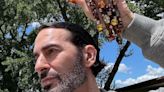 Marc Jacobs : le précurseur des manucures extravagantes amuse Instagram