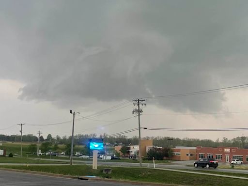 Tornado touchdown caught on camera north of St. Louis