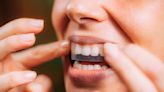 Tiras blanqueadoras para los dientes: solución rápida con contraindicaciones