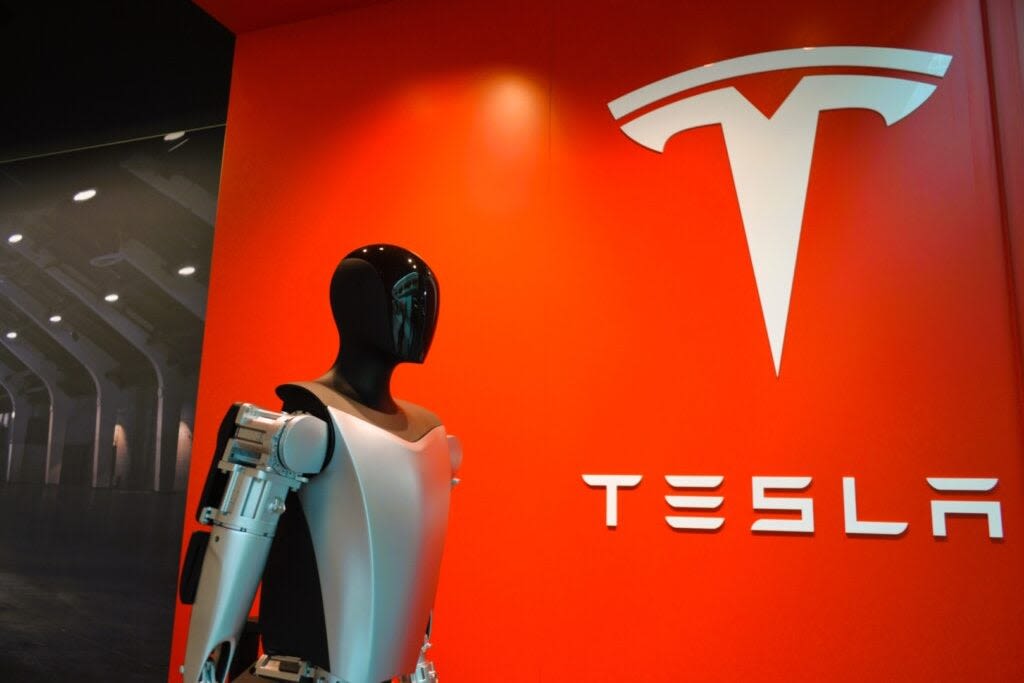 Tesla Revs Up Hiring Engine Again After Mass Layoffs, With Focus On Autopilot And Robotics - Tesla (NASDAQ:TSLA)