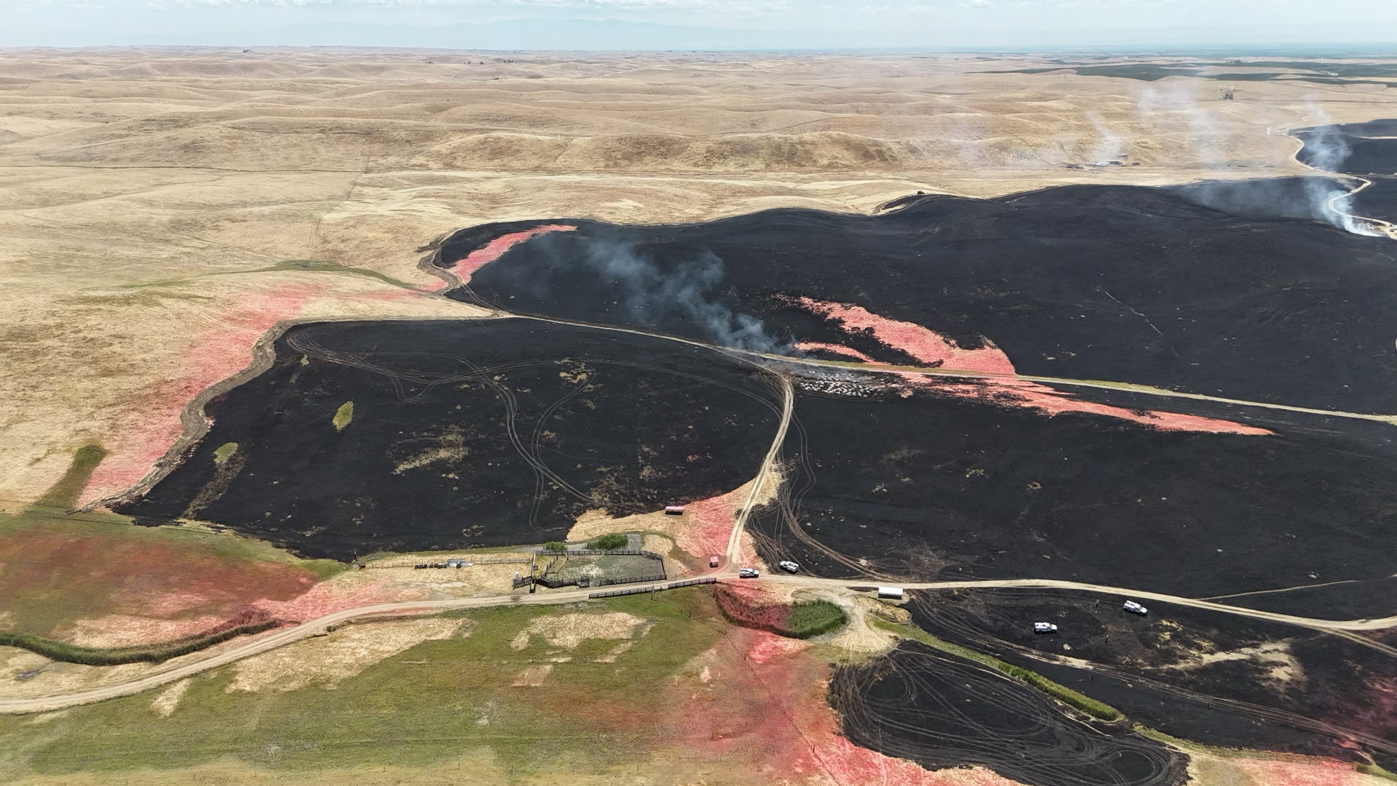 Brush fire burns 400 acres, prompting evacuation warnings in Kern County