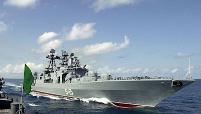 Russian Navy Enters Warship-Crowded Red Sea Amid Houthi Attacks