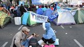 Tras dos noches sobre la 9 de Julio, los piqueteros levantan el acampe y se trasladan al Ministerio de Trabajo