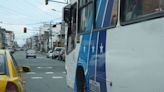 ‘Uno se esfuerza todo el día en la calle para que se le lleven su dinero’: pasajeros de buses piden mayor seguridad y requisas en rutas para evitar asaltos