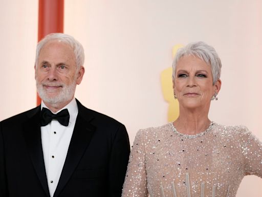 Los 40 años de amor de Jamie Lee Curtis y Christopher Guest, una premonición, un casamiento express y la clave del auto en el garage