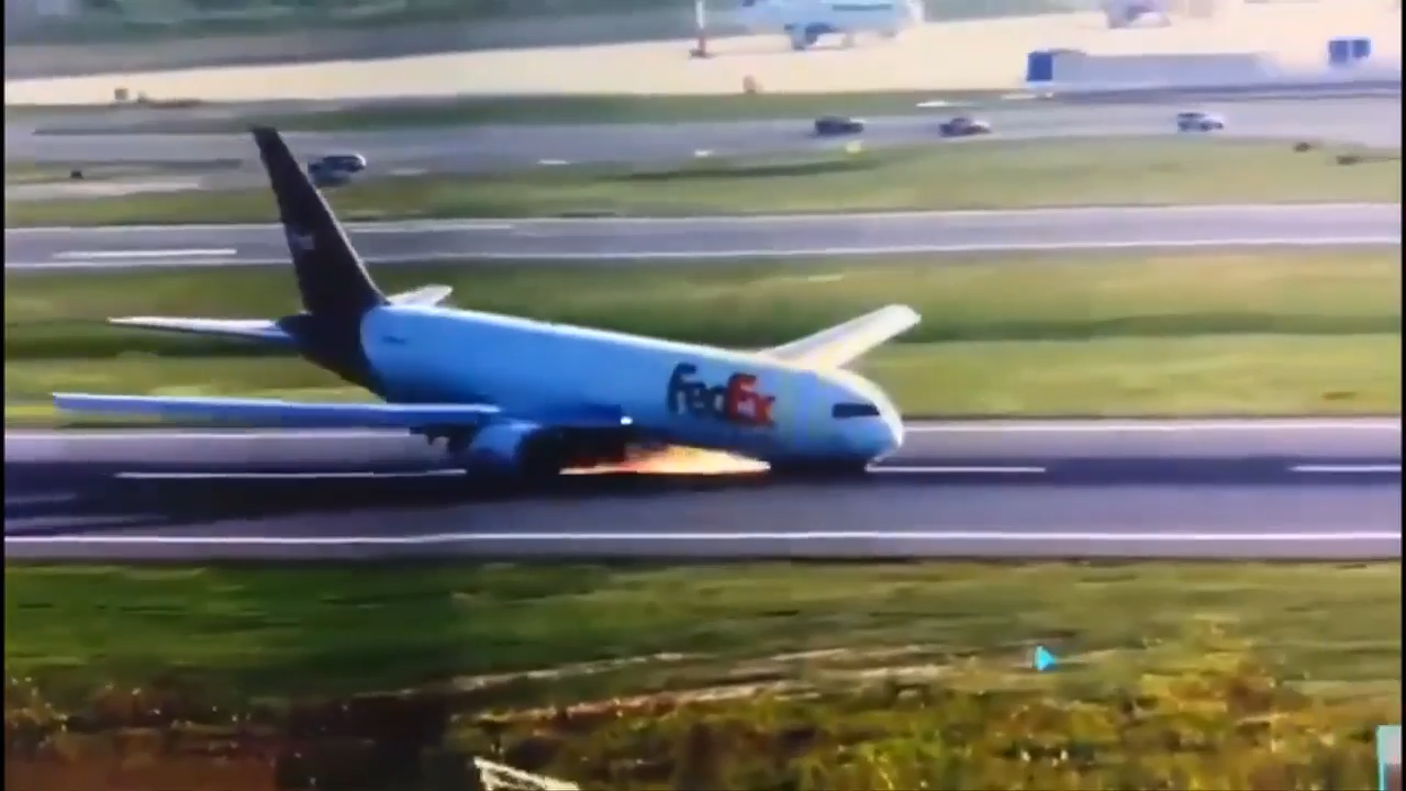 A cargo plane make an emergency landing at Istanbul Airport after front landing gear fails - WSVN 7News | Miami News, Weather, Sports | Fort Lauderdale