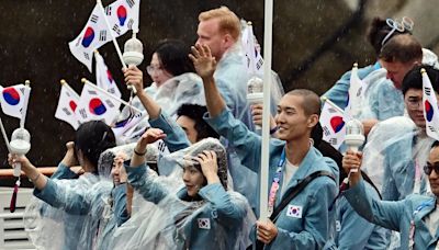 Olympics bosses blunder introducing South Korean team as North Koreans